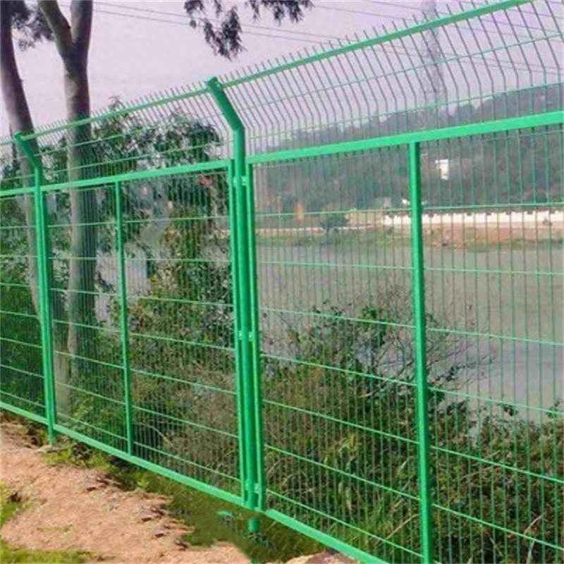 大方热浸涂塑钢管 高质量涂塑护栏网，为您打造安全的围栏